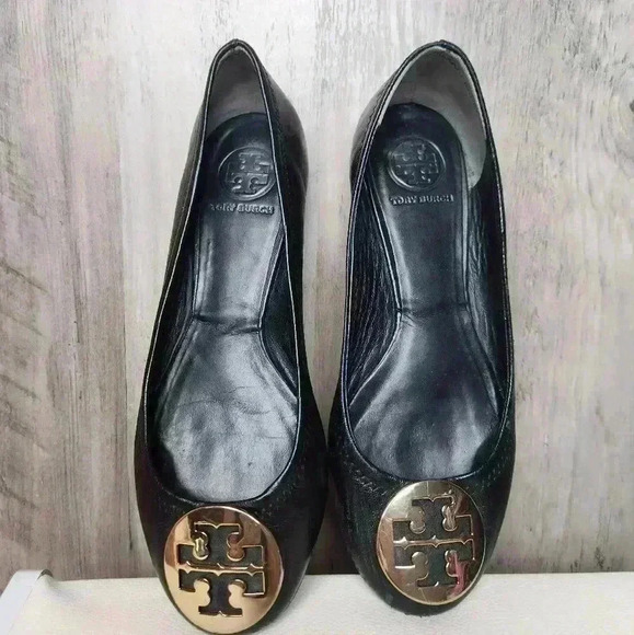 Tory Burch Round Toe Black Leather Ballet Flats Gold Emblem size 7 women's - Picture 12 of 13